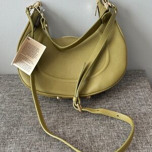 Italian Leather NWT La Via Olive Crossbody Bag with handle.